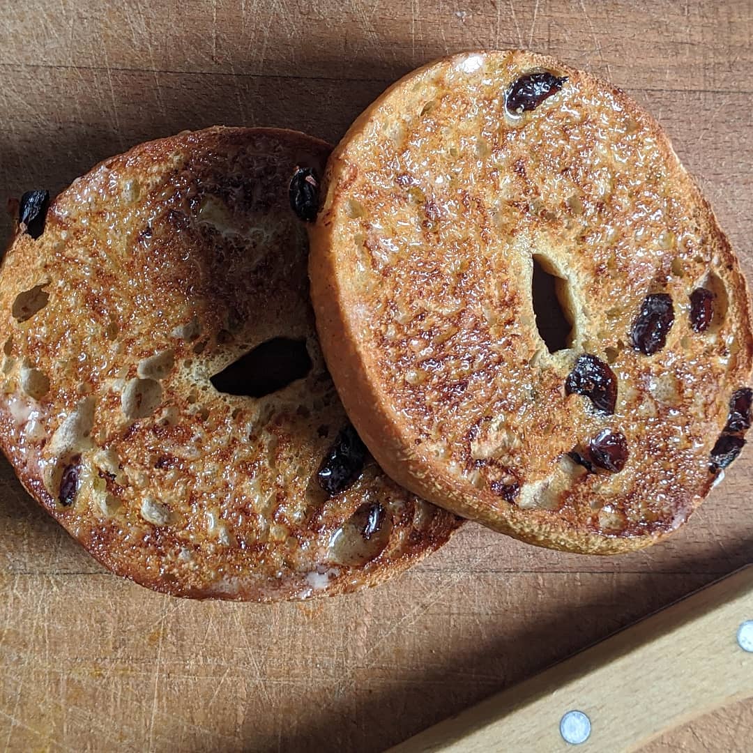 Cinnamon & raisin bagel - Butter & Crust